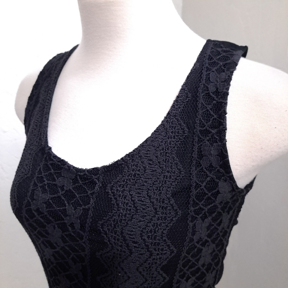 Point Zero | Black lace details sleevless tank top with back zipper - Picture 2 of 8